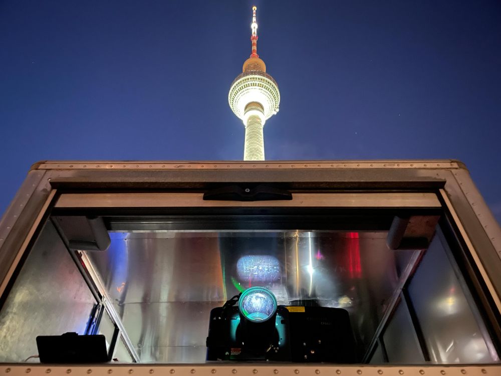BIG cinema – Hauptstadt würdige Sommerevents in Berlin unterm Fernsehturm mit unserem Kinosystem Gandalf