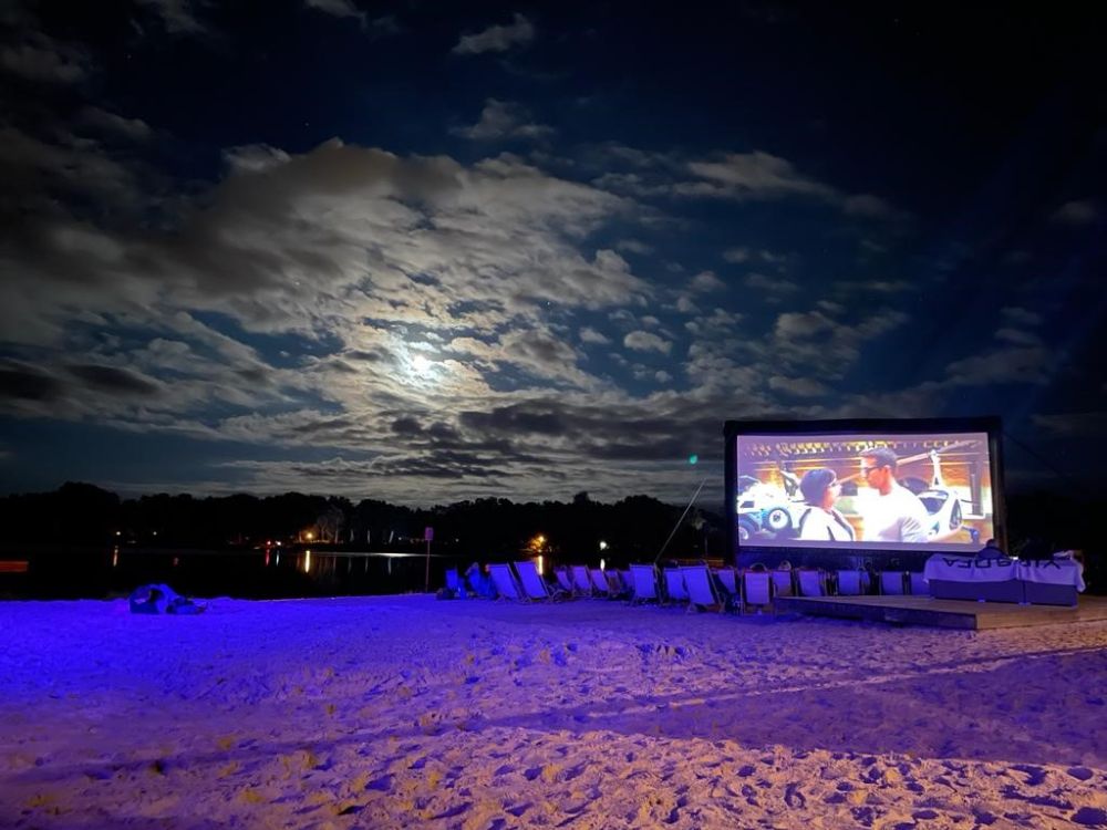 BIG cinema – Setup beim Strandkino in Wolfsburg am Allersee