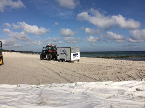 BIG cinema –  Beachkino mit dem Traktor beim Horizonte Festival Zingst