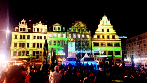 BIG cinema – Staunende Menschenmengen auf dem Marktplatz in der Leipziger Innenstadt